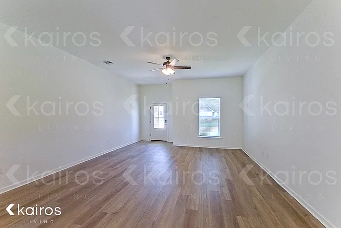 113 Teddy Ln — Photo 2