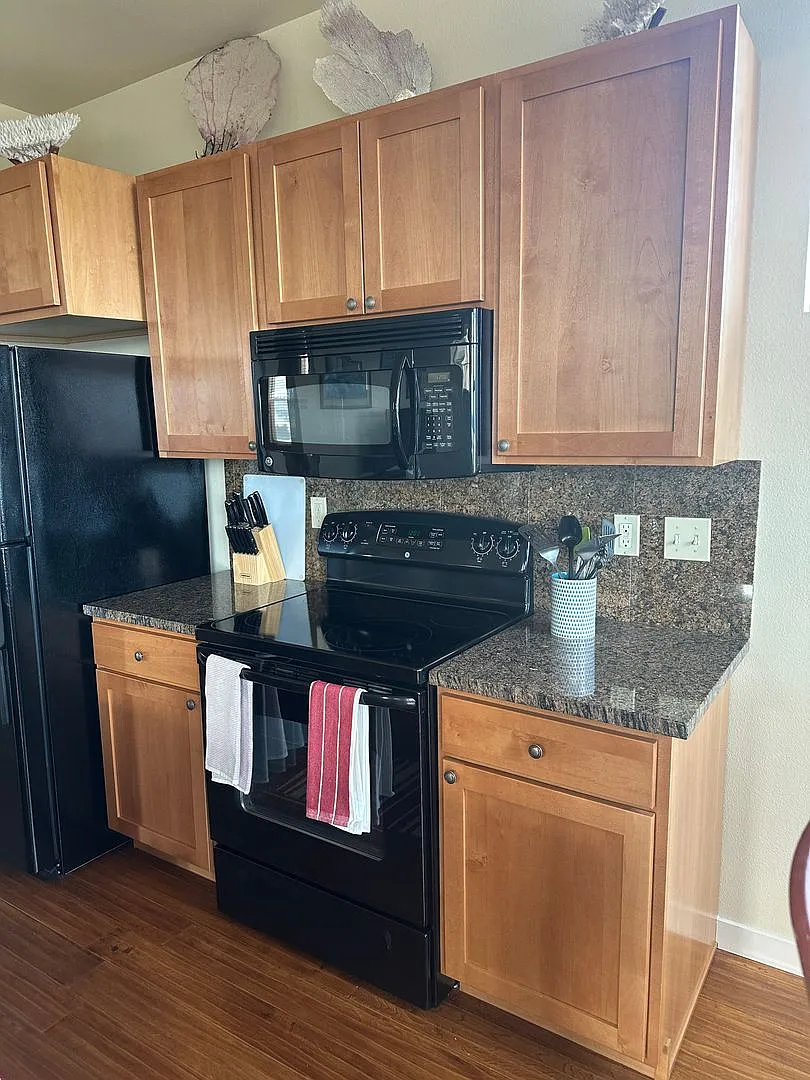 Golfers Dream Condo! Lake Front, Fully Furnished W/Private Pool And Dock Access! Near The Links A... — Photo 4