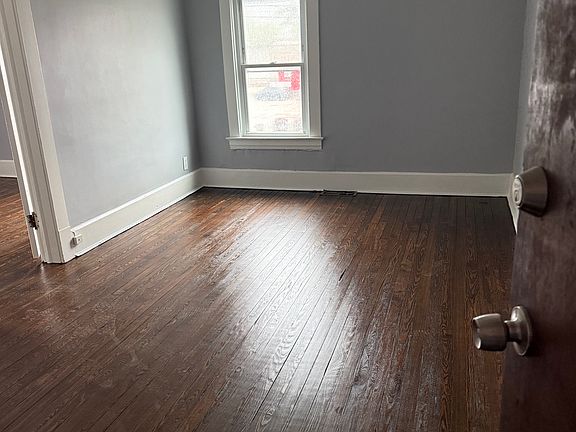 4th image of 14927 Puritas Ave #2