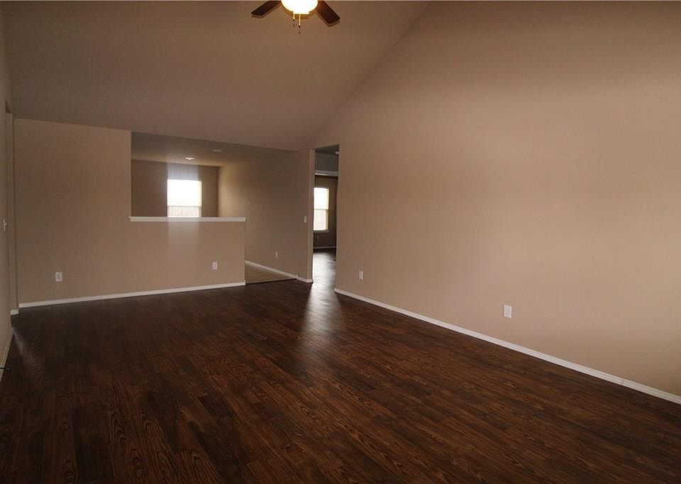 1st image of 113 E Southpointe Ave