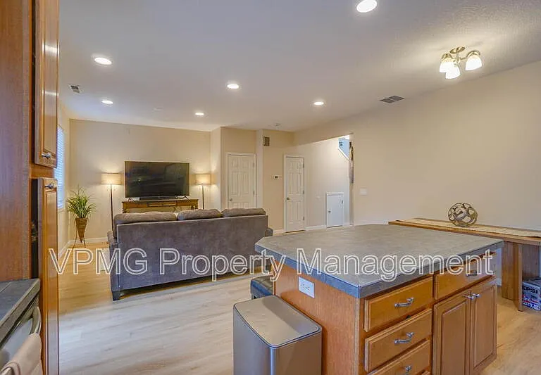 5906 NE 56th St — Photo 14