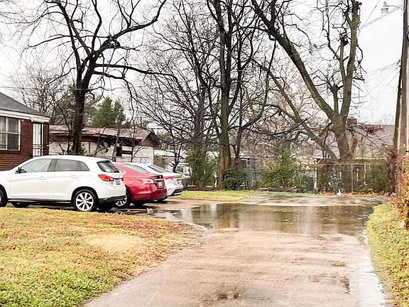 3rd image of 2404 Jackson Ave