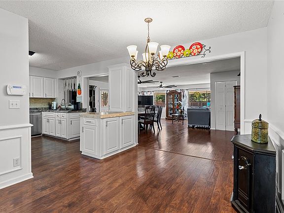 2nd image of 118 BEECHWOOD LANE