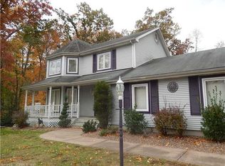 10 Dennison Rdg, Manchester, CT 06040