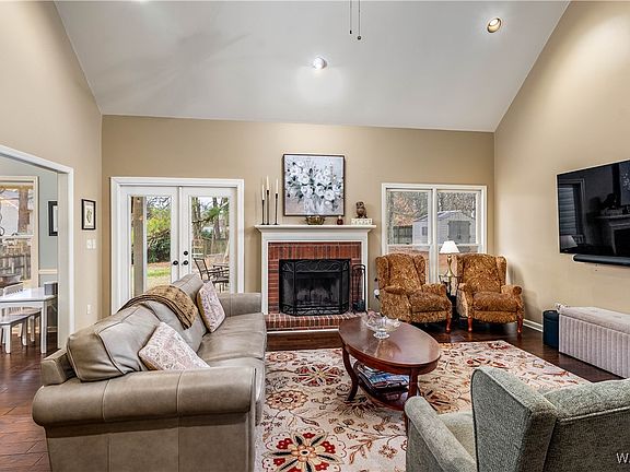 3rd image of 3805 Sierra Dr