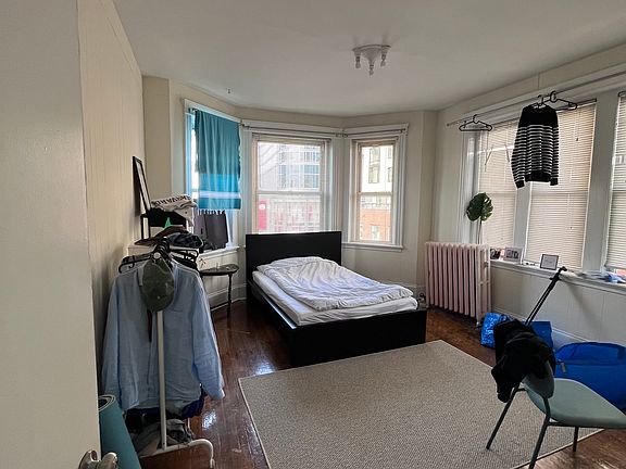 4th image of 137 Peterborough St APT 9