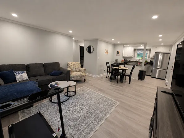 57 Sylvan St APT 2E, Danvers, MA 01923
