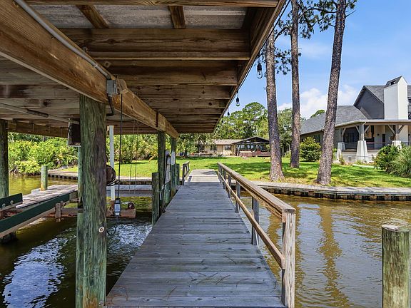 5th image of 221 Paradise Point Ln