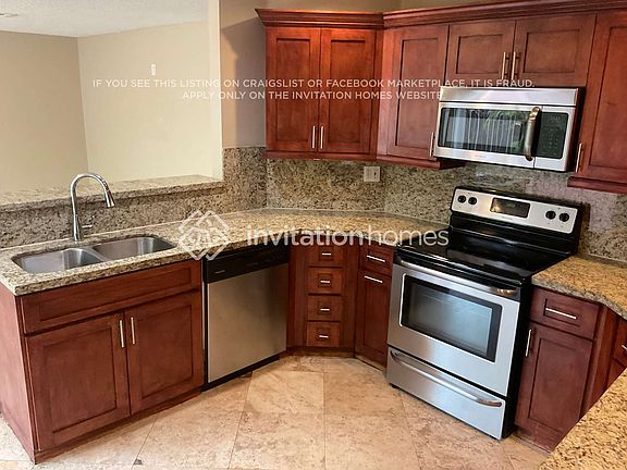 4th image of 19592 NW 83rd Ct