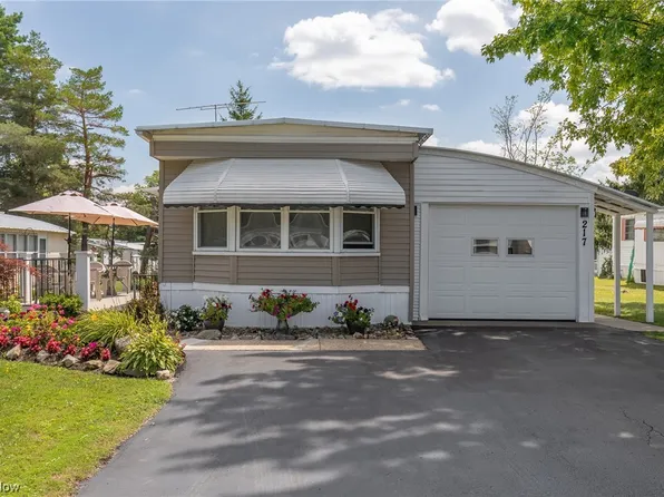 217 Deer Dr, Chardon, OH 44024