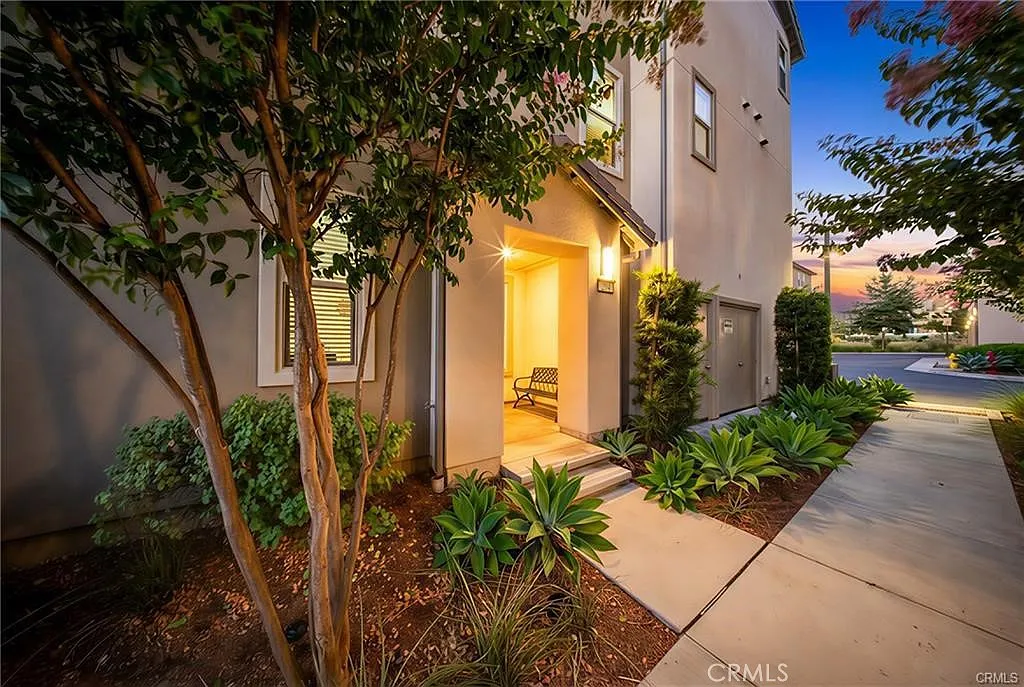 4 bed, 3.5 bath, 2173 sqft, $5,500 — Photo 3