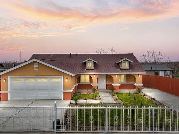 3rd image of 1143 Park Ln