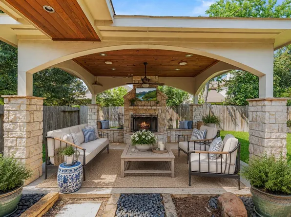 18334 N Elizabeth Shore Loop, Cypress, TX 77433