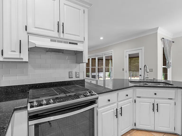 101 Hollingwood Dr — Photo 14