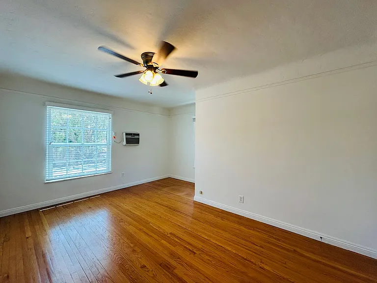 340-342 N Harper Ave — Photo 16