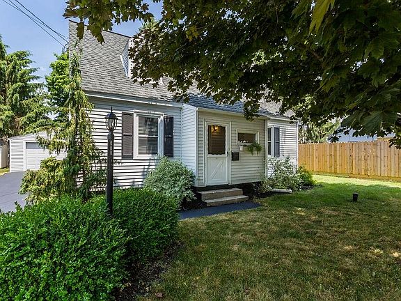 3rd image of 111 Waterbury Dr