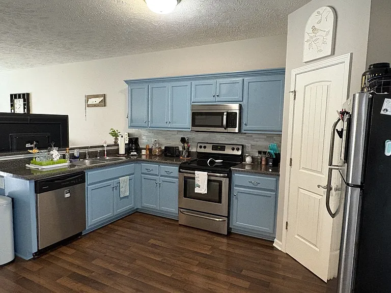 2455 New Holland Cir — Photo 5