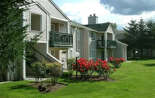 Emerald Pointe Apartments — Photo 1