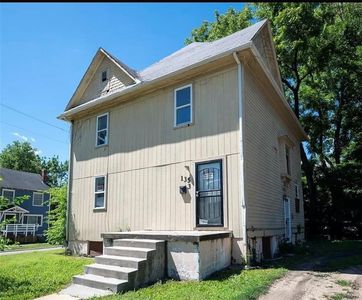 1353 SW Western Ave, Topeka, KS, 66604