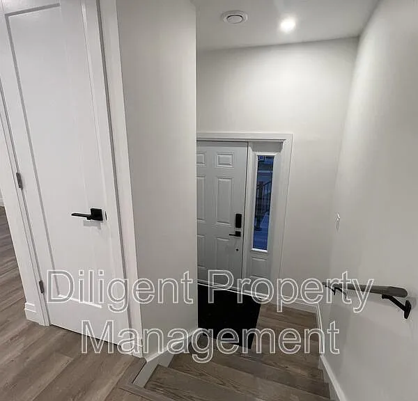 438 Bellevue St #UPPER — Photo 4