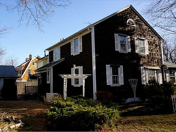 3rd image of 677 Narragansett Pkwy
