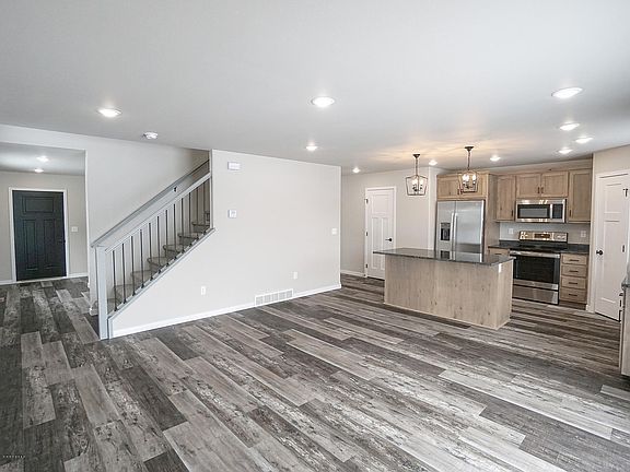 5th image of 8072 Goldfinch Dr