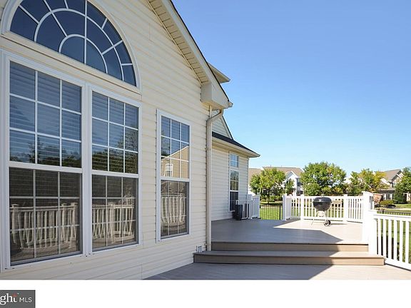 4th image of 584 Leslie Ln