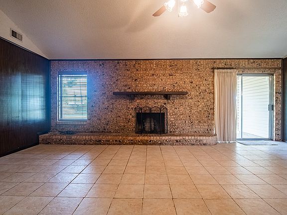 5th image of 401 Mimosa Dr