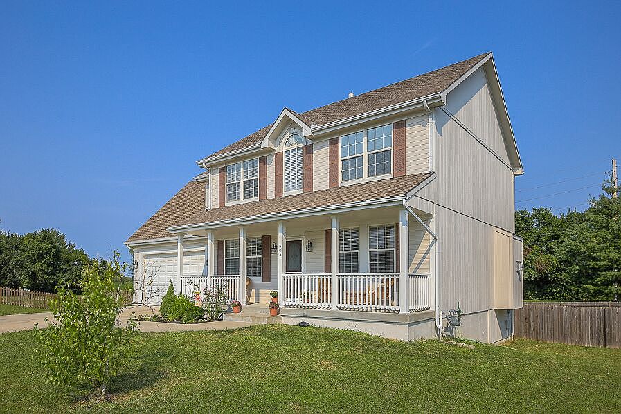 Wow, 2-Story w/ Front Porch
