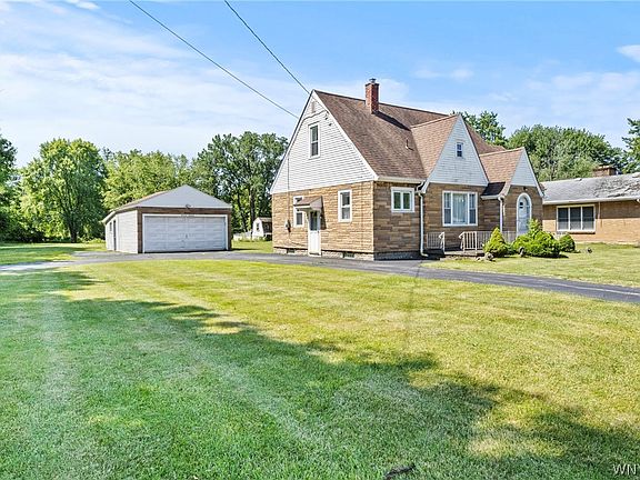 3rd image of 1419 Maple Rd