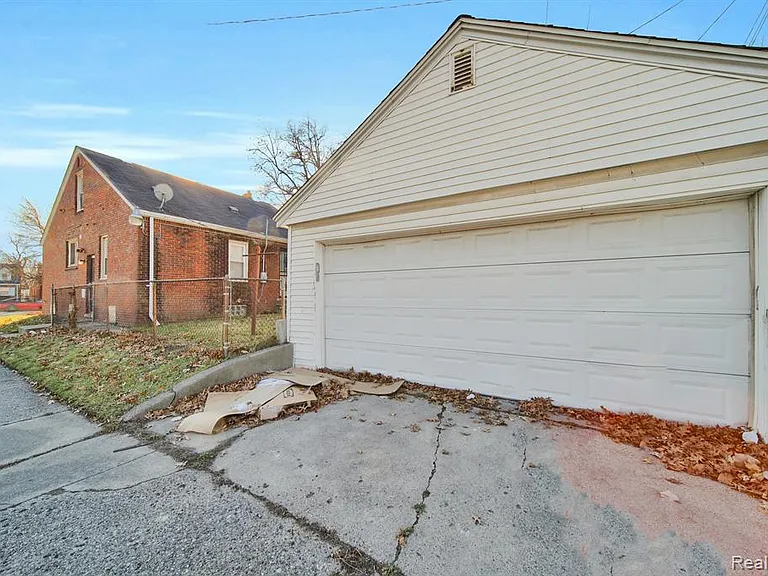 8550 W Outer Dr — Photo 21