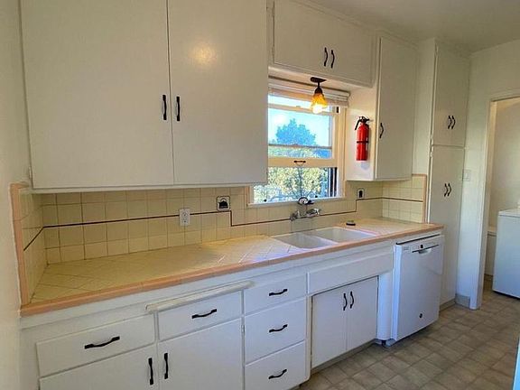 4th image of 446 1/2 W Longden Ave