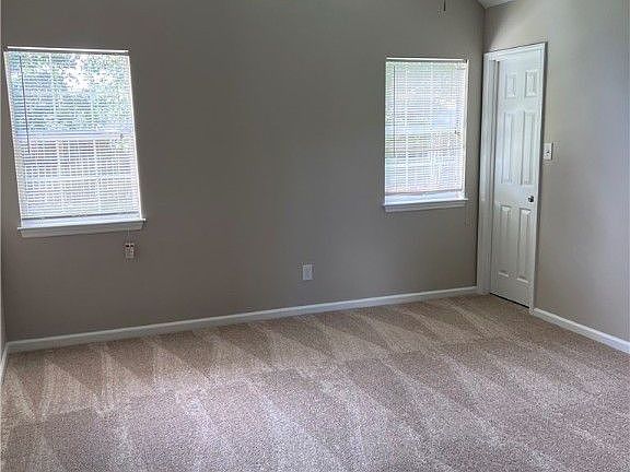 5th image of 132 Longleaf Cir