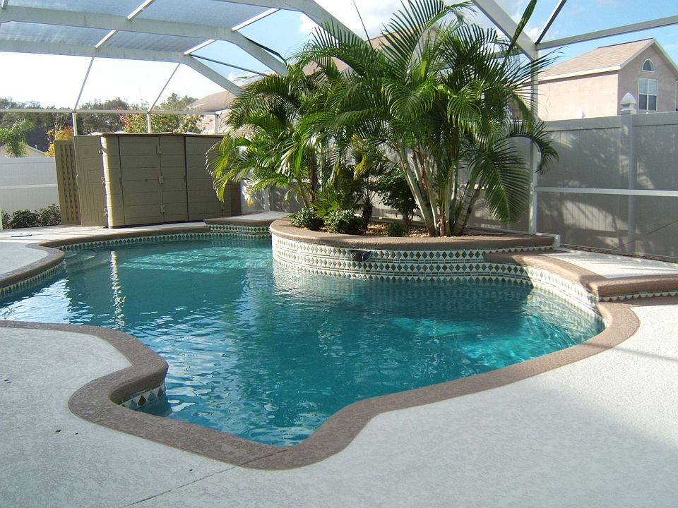 Oversize Deluxe Pool