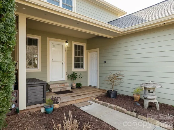 10 Aberdeen Dr, Arden, NC 28704