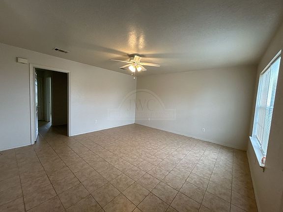 3rd image of 1505 Dugger Cir APT B