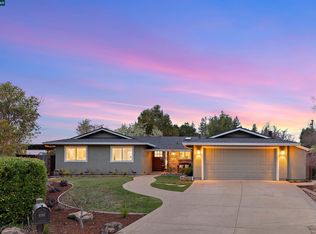 9 Sparrow Ct, Moraga, CA 94556