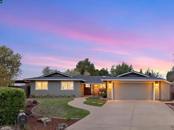 9 Sparrow Ct, Moraga, CA 94556