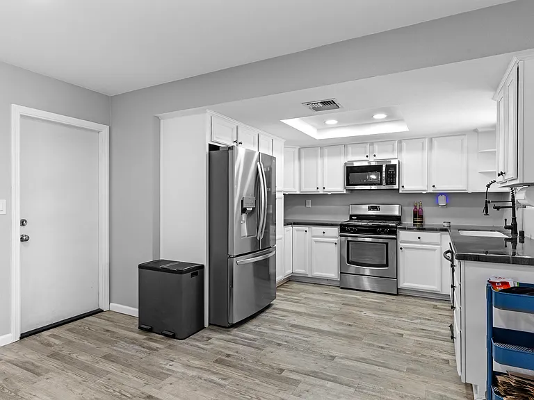 208 S Greenlawn St — Photo 14