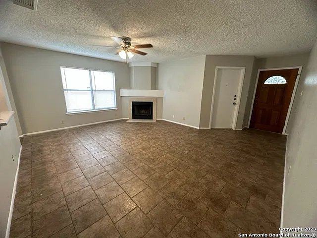 3 bed, 2.0 bath, 1097 sqft, $1,395 — Photo 3