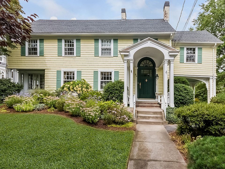 Gracious Vintage Colonial in Prestigious Brooklawn Park