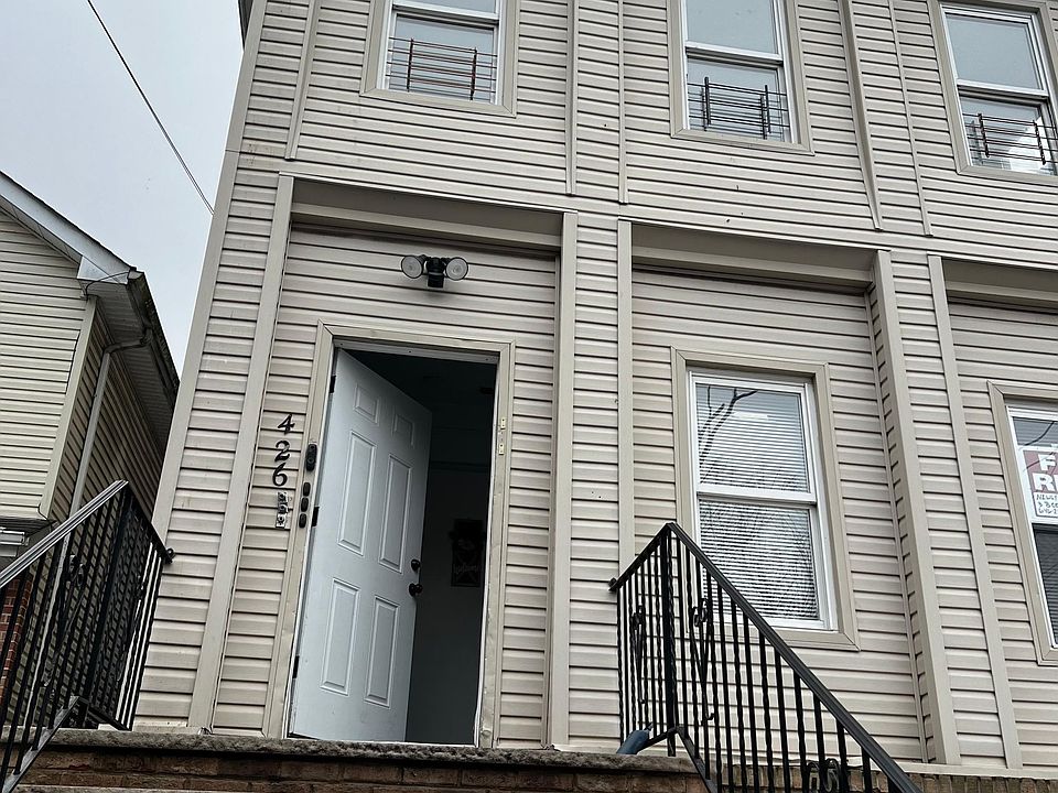 1st image of 426 S 15th St Floor 2
