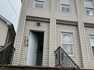 426 S 15th St FLOOR 2, Newark, NJ 07103