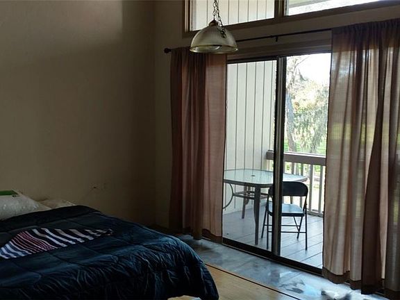 5th image of 3317 Camelot Dr