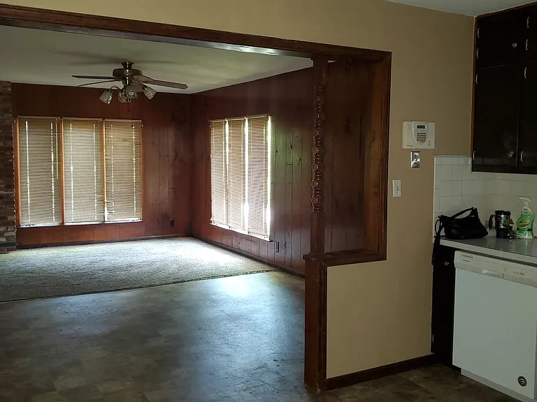 906 Highland St — Photo 4