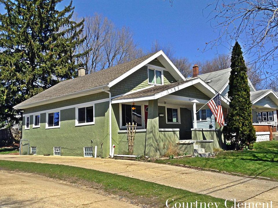 1st image of 131 Elmwood St NE