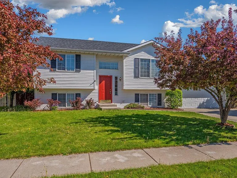 1179 W Cardinal Ave — Photo 1