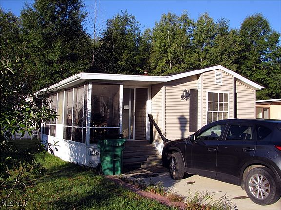 3rd image of 12349 Honeylocust Ln