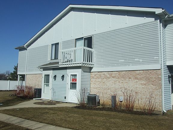 2nd image of 390 Pierce Ct Unit 390
