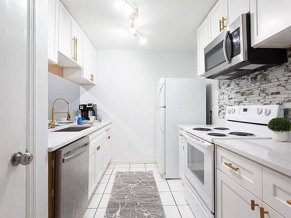 2nd image of 2107 Claremont Ln